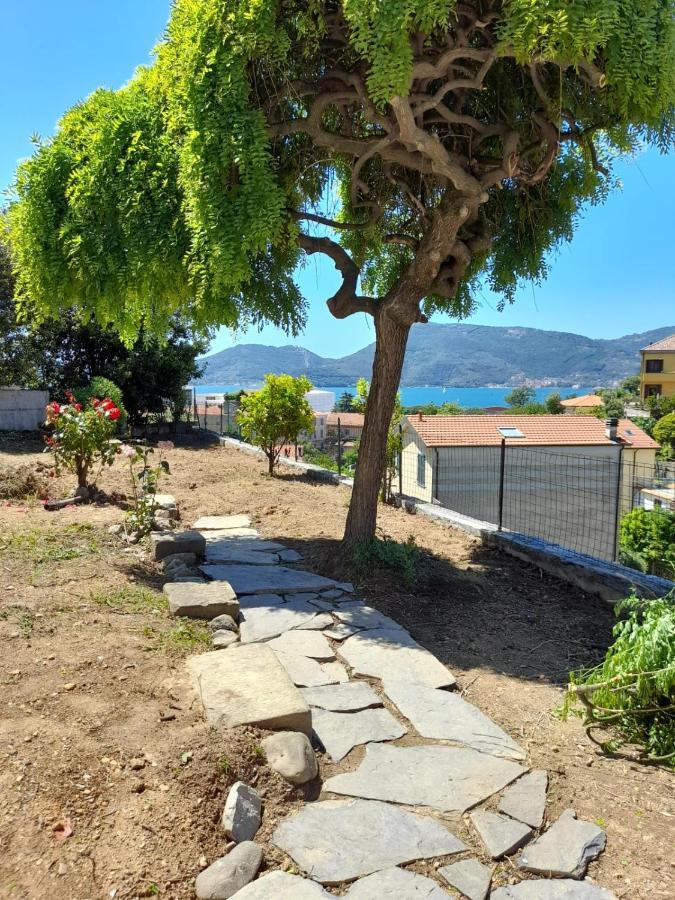 Atena La Spezia Buitenkant foto