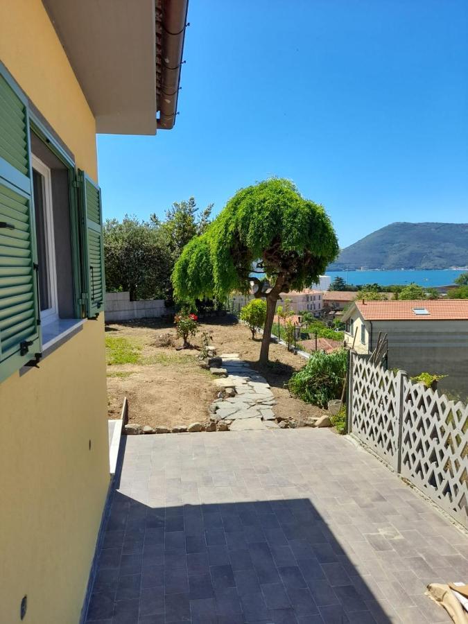 Atena La Spezia Buitenkant foto