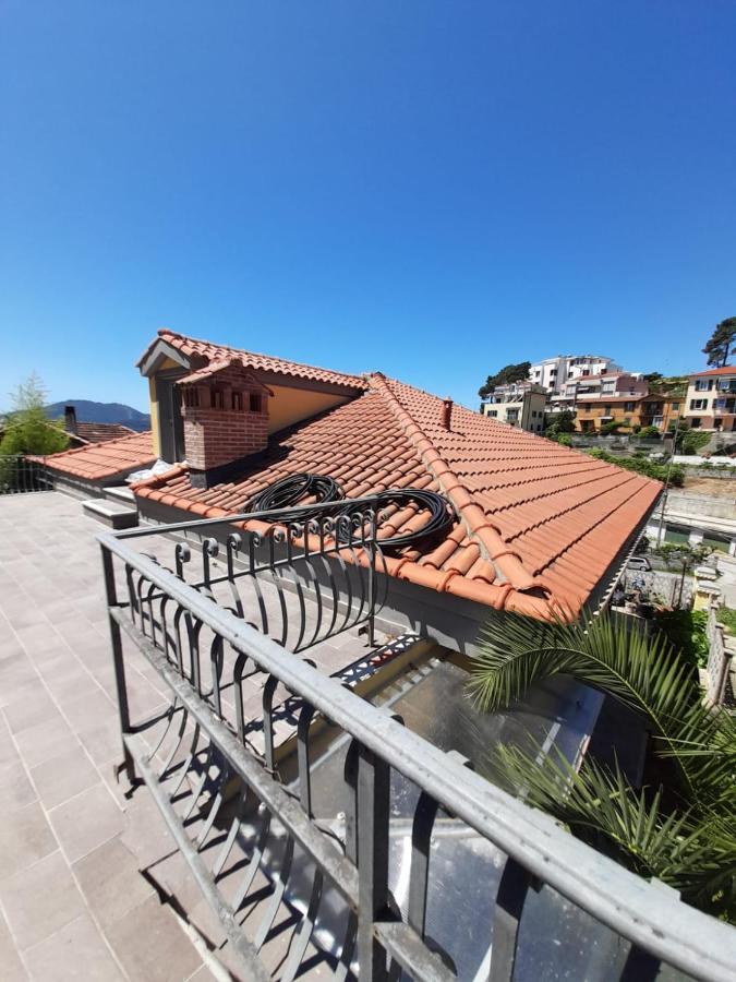 Atena La Spezia Buitenkant foto