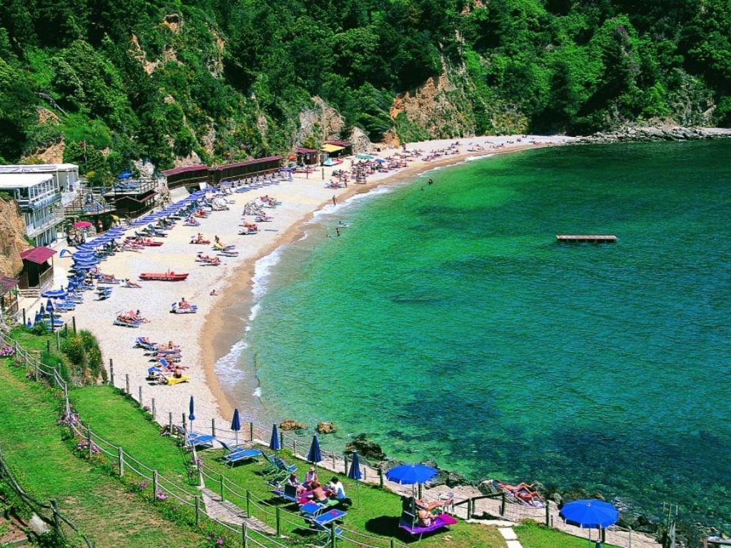 Atena La Spezia Buitenkant foto