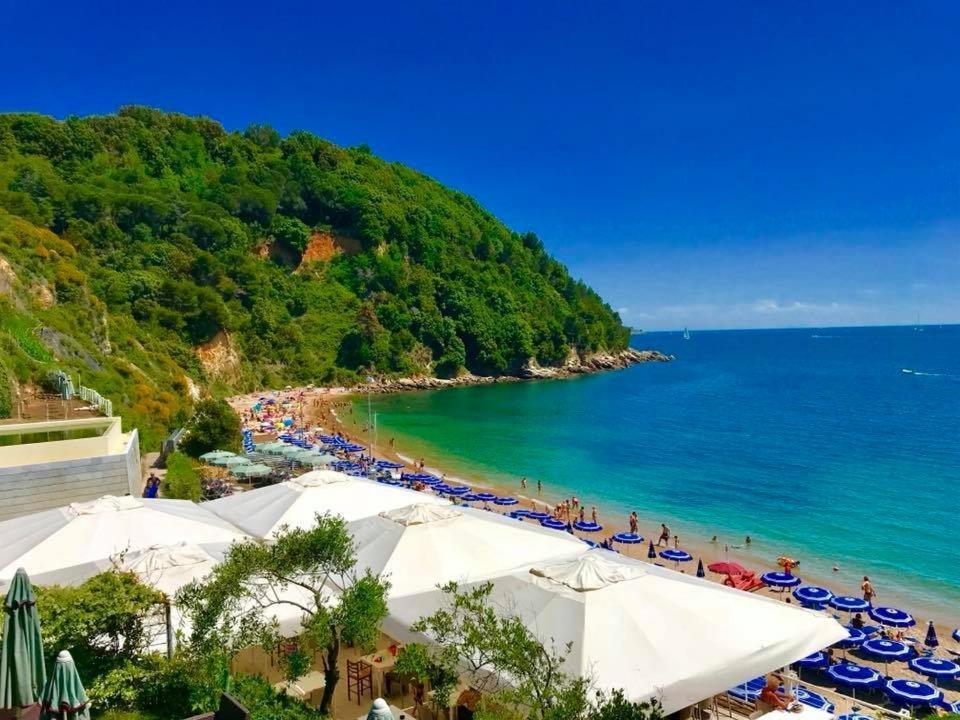 Atena La Spezia Buitenkant foto
