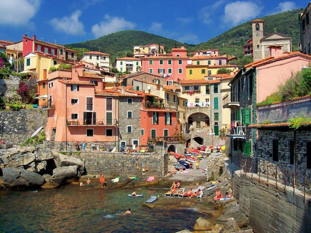 Atena La Spezia Buitenkant foto