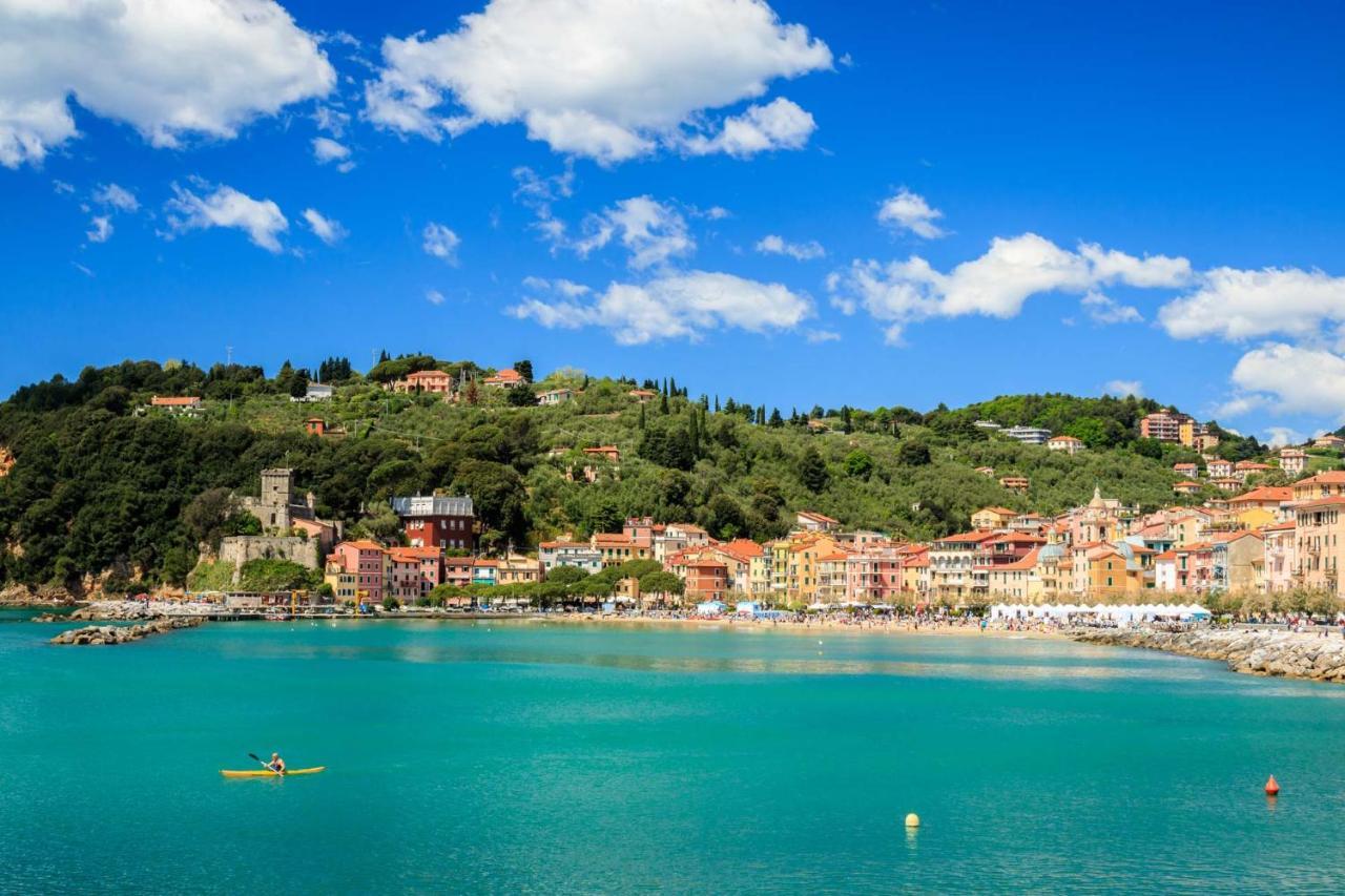 Atena La Spezia Buitenkant foto