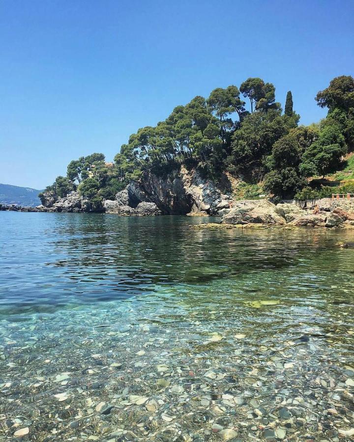 Atena La Spezia Buitenkant foto